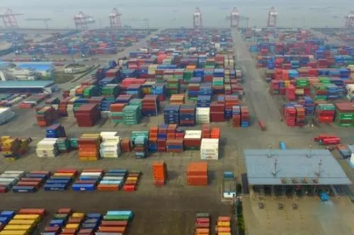 一季度中国进出口额同比增3.7% 专家：外贸向好态势明显